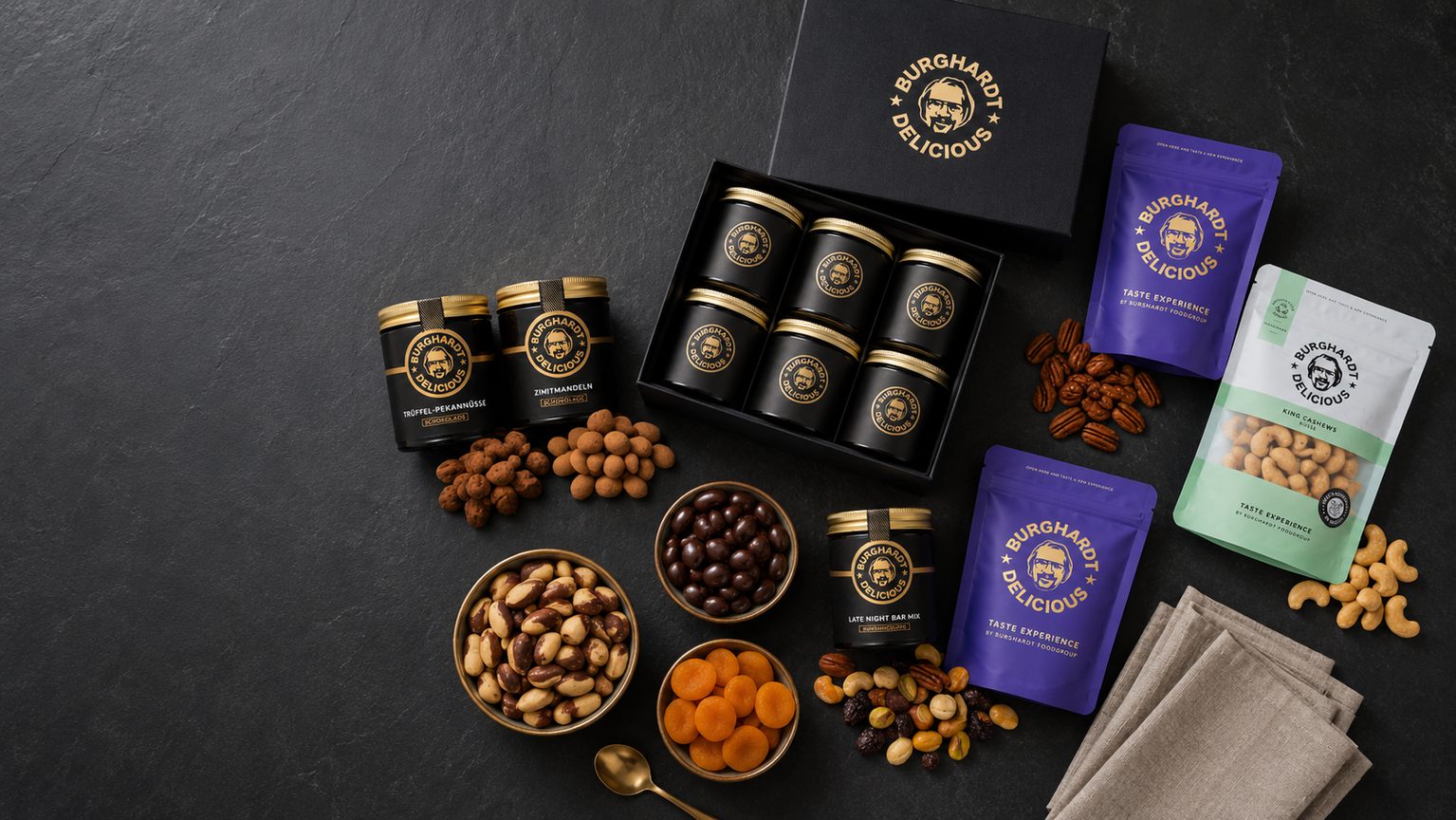 Auswahl an Snacks für Tagungen: Nussmischungen, schokolierte Nüsse, Trockenfrüchte und Pouches von Burghardt Delicious als Flat-Lay